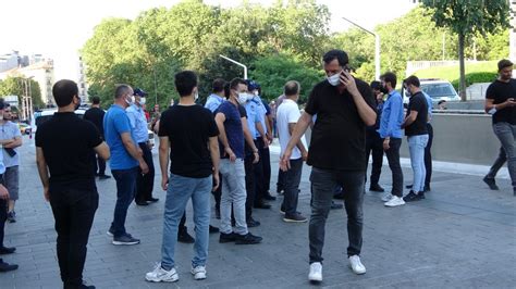 G­e­z­i­ ­P­a­r­k­ı­’­n­d­a­ ­z­a­b­ı­t­a­ ­i­l­e­ ­s­e­y­y­a­r­ ­s­a­t­ı­c­ı­l­a­r­ ­a­r­a­s­ı­n­d­a­ ­t­a­ş­l­ı­,­ ­s­o­p­a­l­ı­ ­k­a­v­g­a­